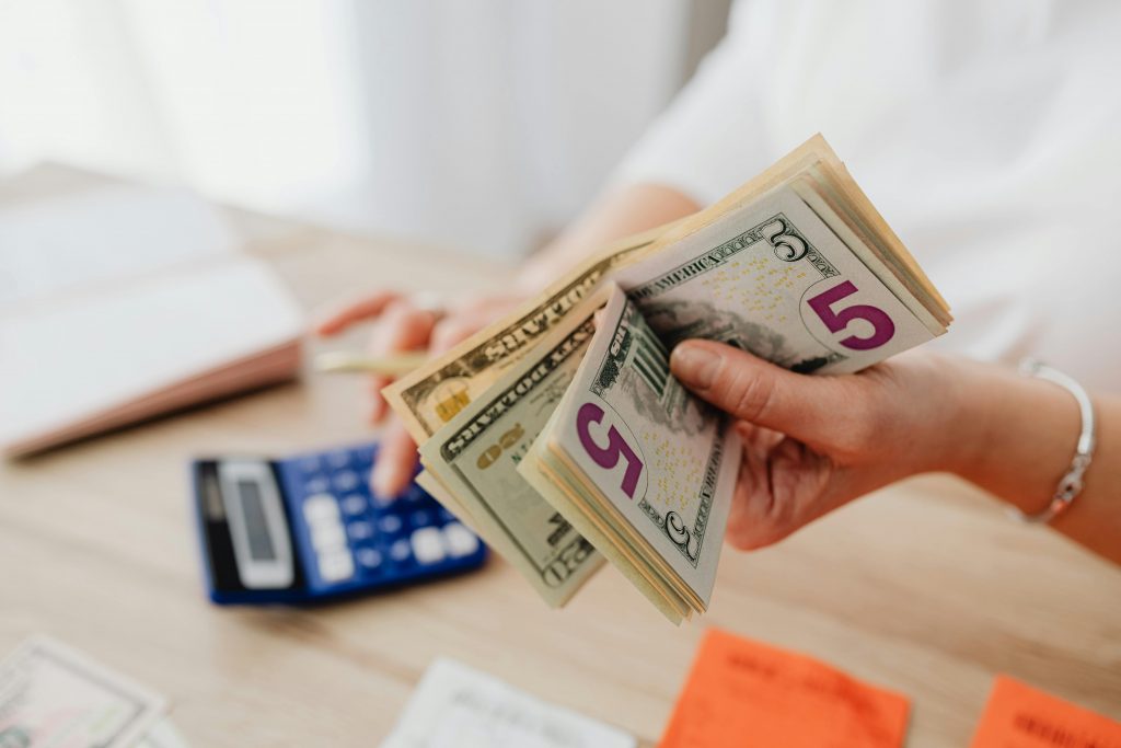 how to live cheaply